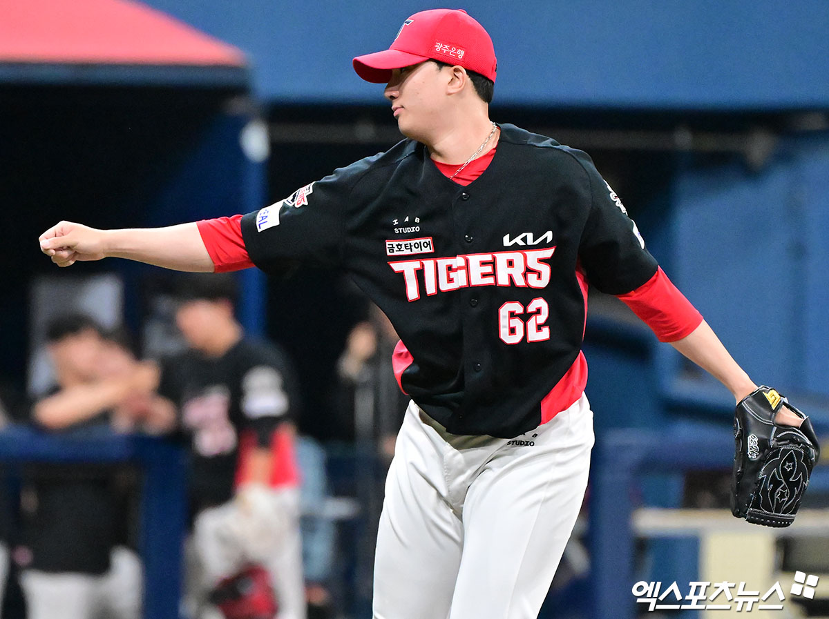 KIA 타이거즈 클로저 정해영이 5일 부산 사직야구장에서 열린 2025 신한 SOL Bank KBO리그 롯데 자이언츠와의 팀 간 13차전에서 오른쪽 팔꿈치 근육 뭉침 증세로 휴식을 취했다. 사진 엑스포츠뉴스 DB