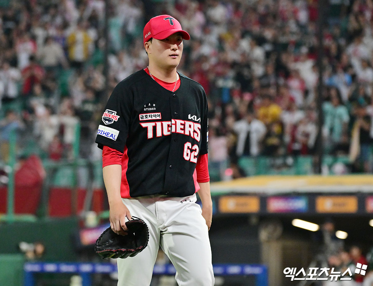 KIA 타이거즈 클로저 정해영이 5일 부산 사직야구장에서 열린 2025 신한 SOL Bank KBO리그 롯데 자이언츠와의 팀 간 13차전에서 오른쪽 팔꿈치 근육 뭉침 증세로 휴식을 취했다. 사진 엑스포츠뉴스 DB