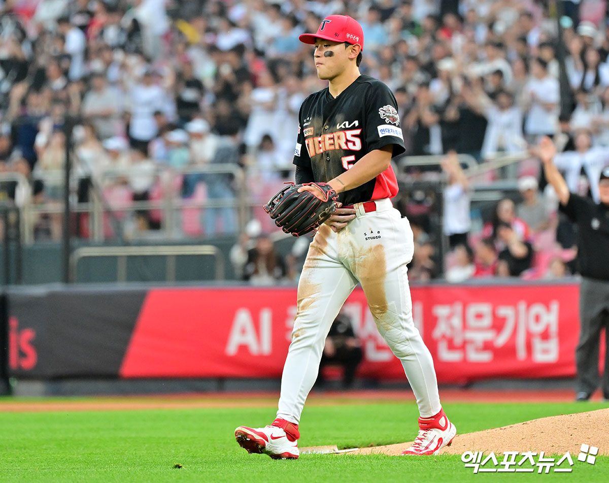 KIA 타이거즈 내야수 김도영이 5일 부산 사직야구장에서 열린 2025 신한 SOL Bank KBO리그 롯데 자이언츠와의 팀 간 13차전에 3번타자 겸 3루수로 선발출전했다. 지난 5월 27일 키움 히어로즈전 부상 이후 70일 만에 1군 게임을 소화했다. 사진 엑스포츠뉴스 DB