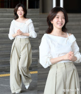 '데뷔 30주년' 정인선, 우아함 한 스푼...성숙미 뽐낸 오프숄더 룩