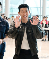 손흥민, 200여명에 '역대급 공항 사인'…미국 출국→LA FC 입단 초읽기 [인천공항 현장] 