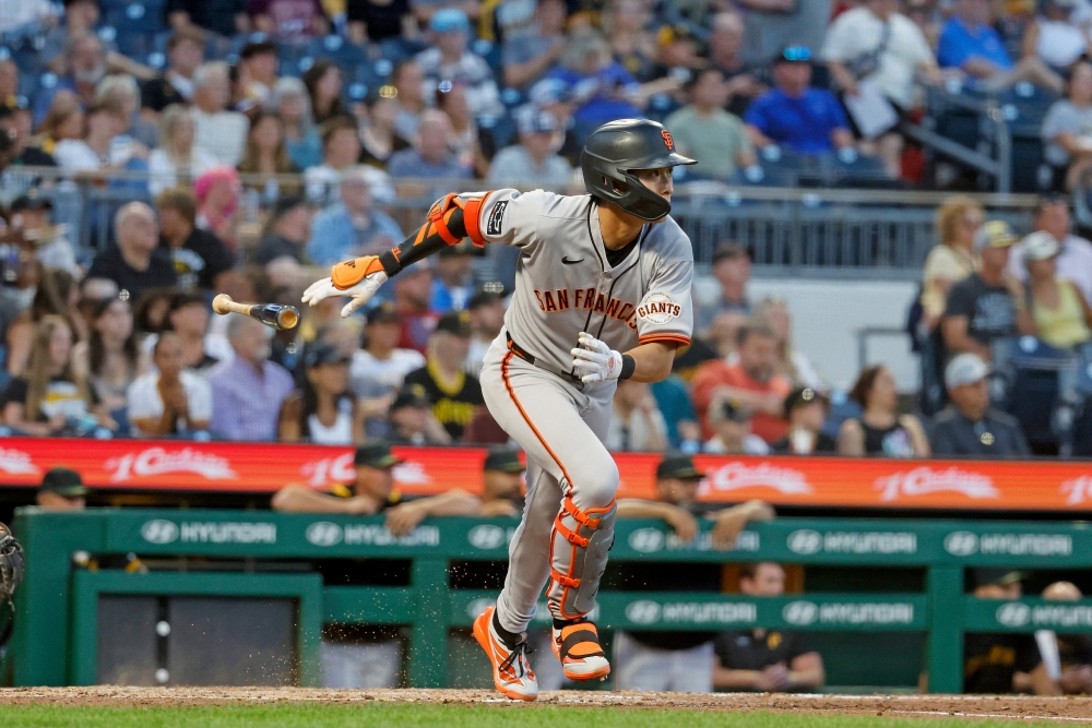 샌프란시스코 자이언츠 외야수 이정후가 6일 미국 펜실베이니아주 피츠버그의 PNC파크에서 열린 2025 미국 메이저리그(MLB) 피츠버그 파이리츠와의 원정경기에 7번타자 겸 중견수로 선발 출전해 4타수 1안타 1득점을 기록했다. 2일 뉴욕 메츠전부터 5경기 연속으로 장타를 생산하며 상승세를 이어갔다. AFP 연합뉴스