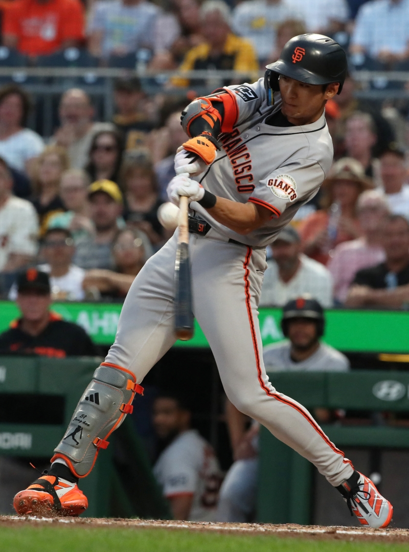 샌프란시스코 자이언츠 외야수 이정후가 6일 미국 펜실베이니아주 피츠버그의 PNC파크에서 열린 2025 미국 메이저리그(MLB) 피츠버그 파이리츠와의 원정경기에 7번타자 겸 중견수로 선발 출전해 4타수 1안타 1득점을 기록했다. 2일 뉴욕 메츠전부터 5경기 연속으로 장타를 생산하며 상승세를 이어갔다. Imagn Images 연합뉴스