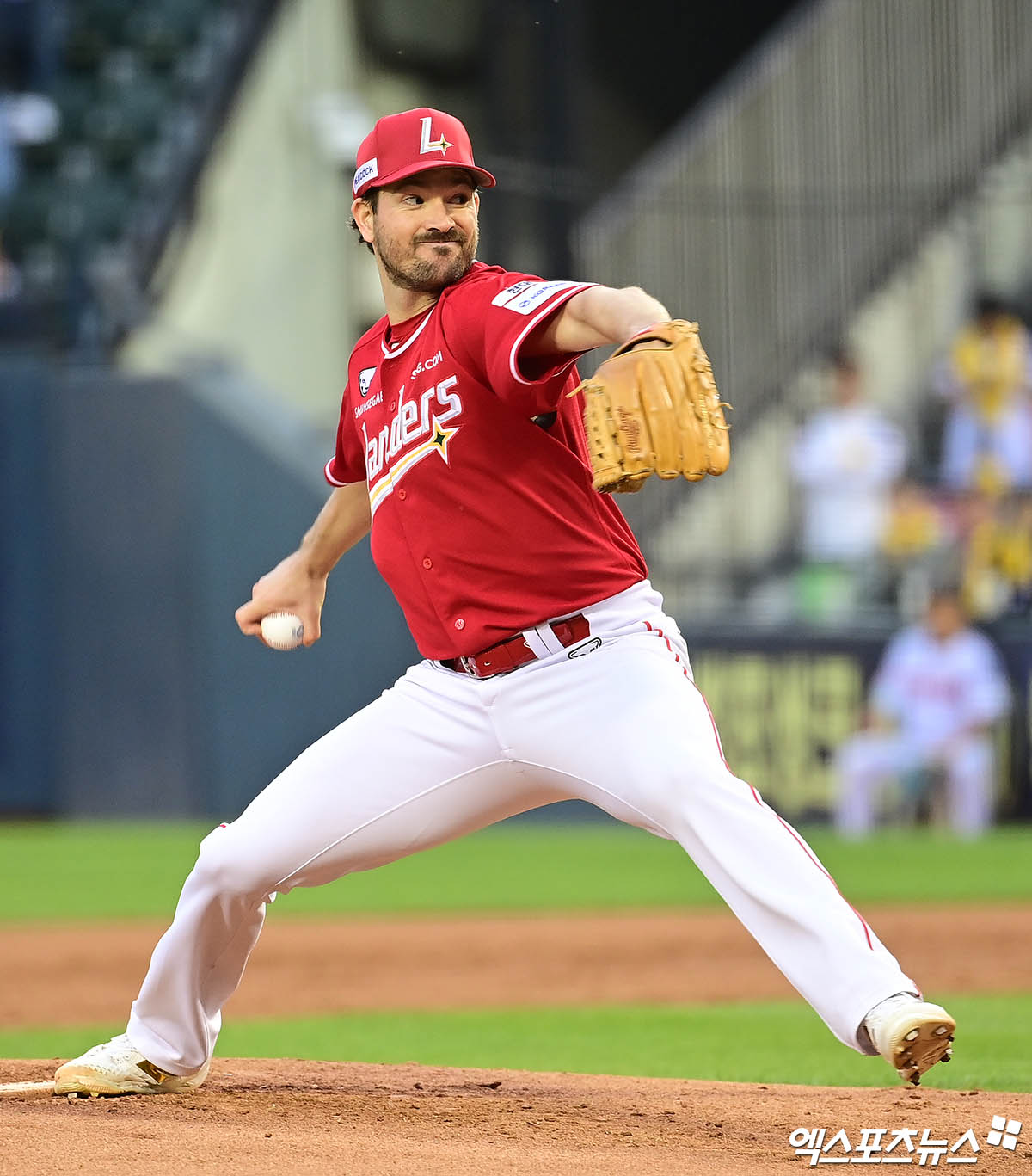 SSG 랜더스 드류 앤더슨이 올해 정규시즌 경기에 선발 등판해 역투하고 있다. 엑스포츠뉴스 DB