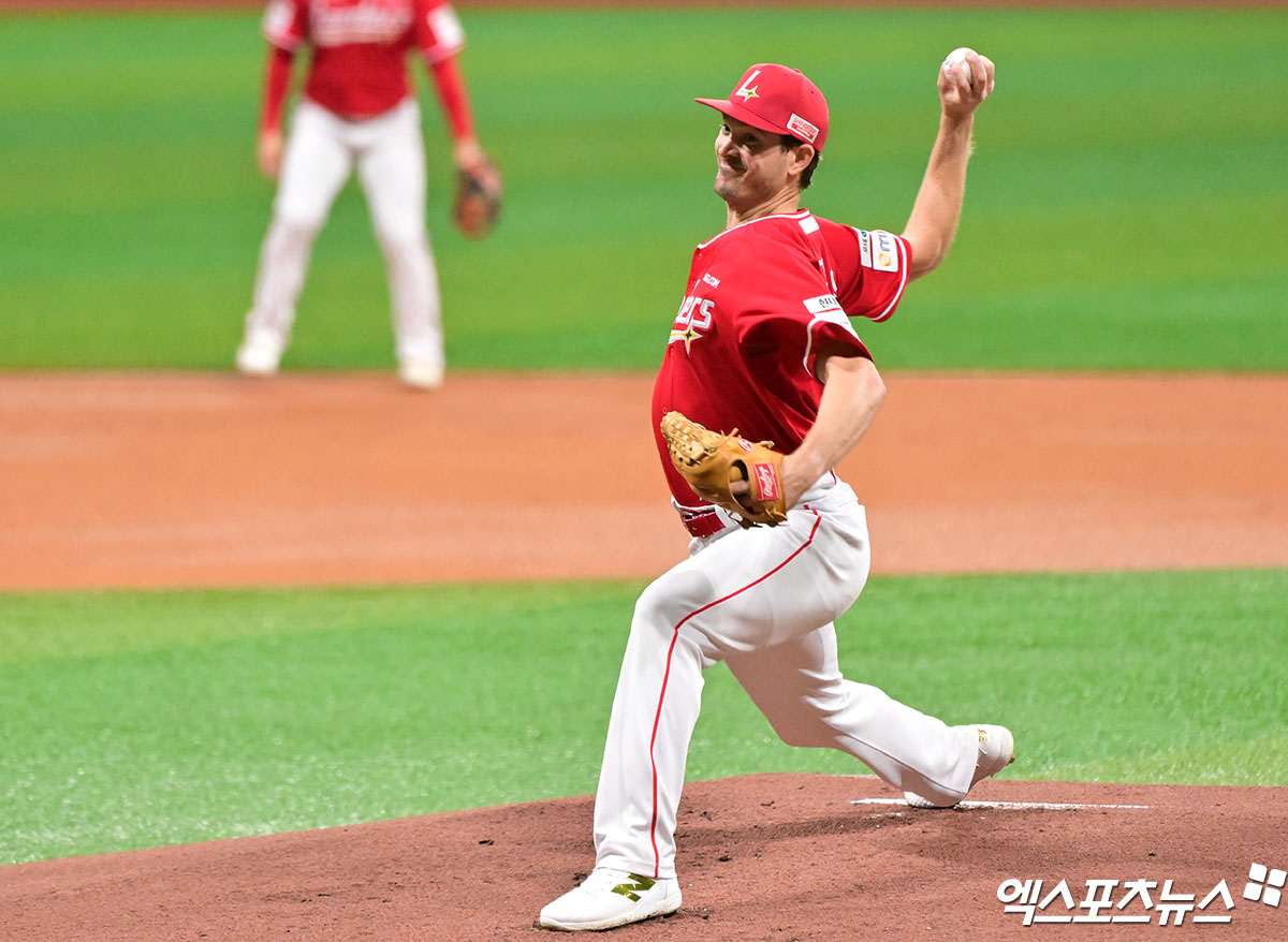 SSG 랜더스 드류 앤더슨이 올해 정규시즌 경기에 선발 등판해 역투하고 있다. 엑스포츠뉴스 DB