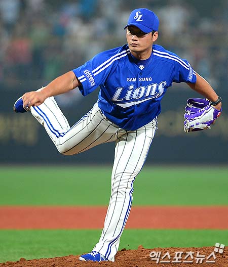 삼성 라이온즈 투수 오승환이 2013년 경기에 등판해 투구하고 있다. 엑스포츠뉴스 DB