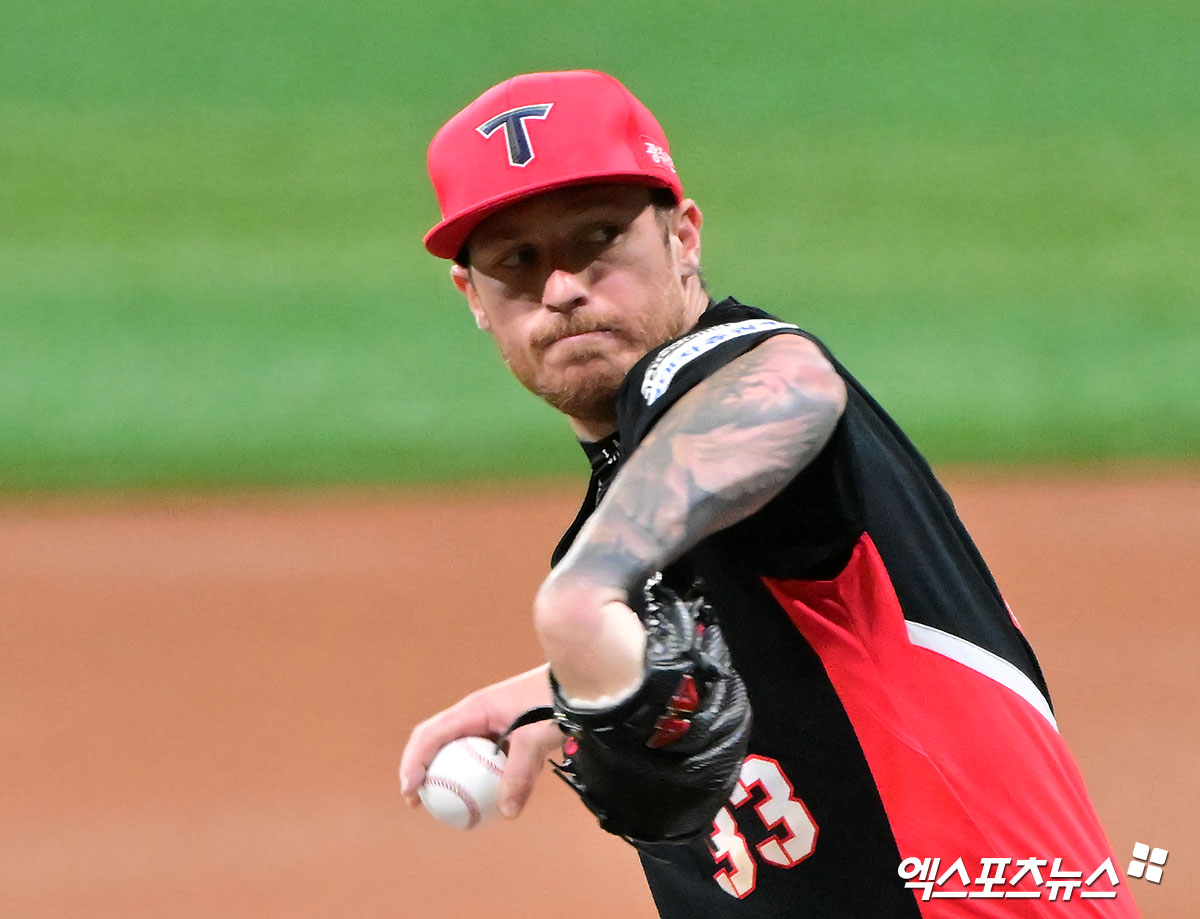 KIA 타이거즈 외국인 투수 아담 올러가 6일 부산 사직야구장에서 열린 2025 신한 SOL Bank KBO리그 롯데 자이언츠와의 팀 간 14차전에 선발등판, 2.2이닝 5실점으로 패전투수가 됐다. 사진 엑스포츠뉴스 DB