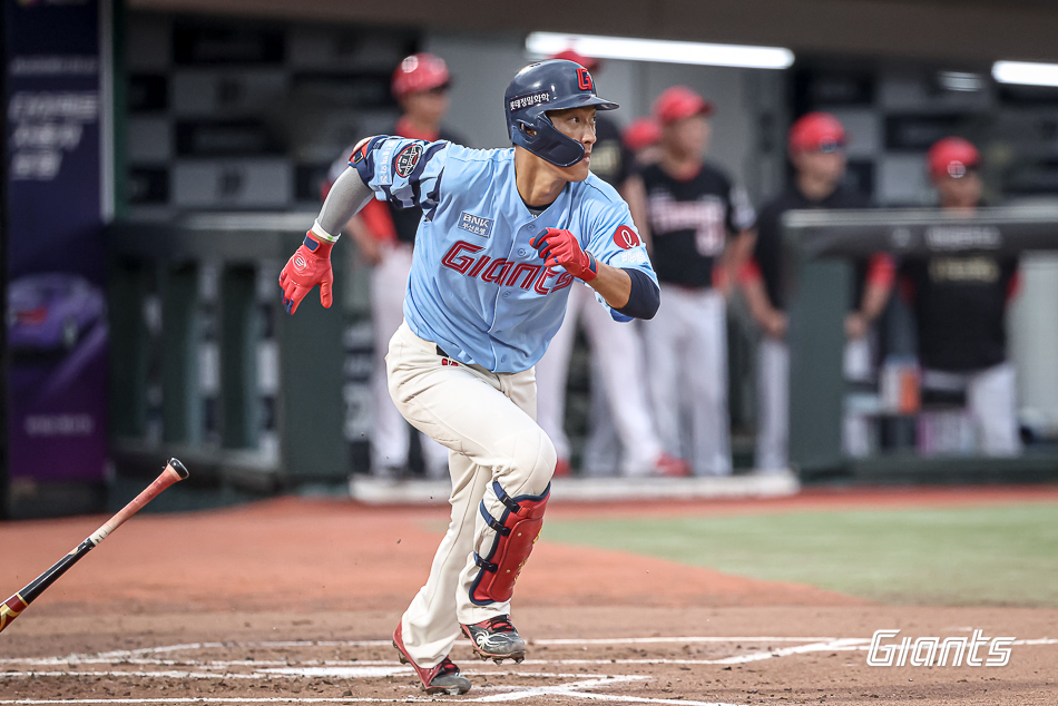 롯데 자이언츠 내야수 노진혁이 6일 부산 사직야구장에서 열린 2025 신한 SOL Bank KBO리그 KIA 타이거즈와의 팀 간 14차전에 6번 지명타자로 선발출전, 2회말 1타점 적시타를 쳐내며 팀 승리에 힘을 보탰다. 사진 롯데 자이언츠
