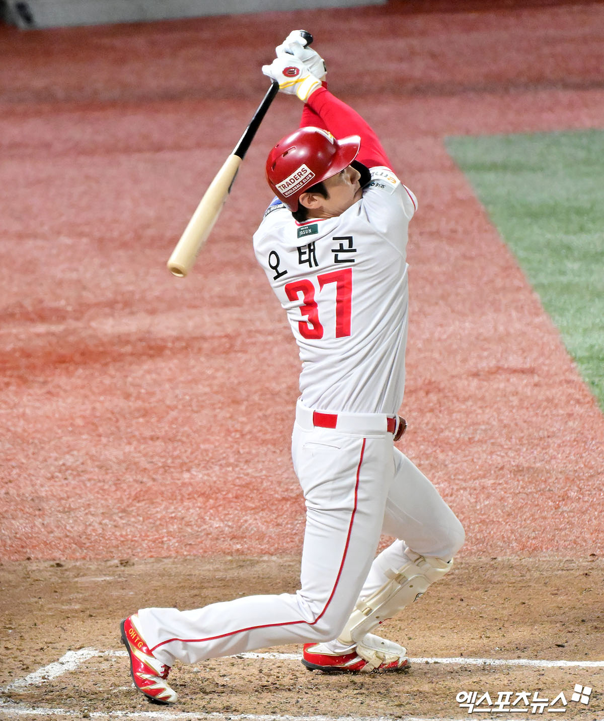 SSG 랜더스 오태곤이 6일 인천 삼성 라이온즈전에서 타격하고 있다. 인천, 김한준 기자