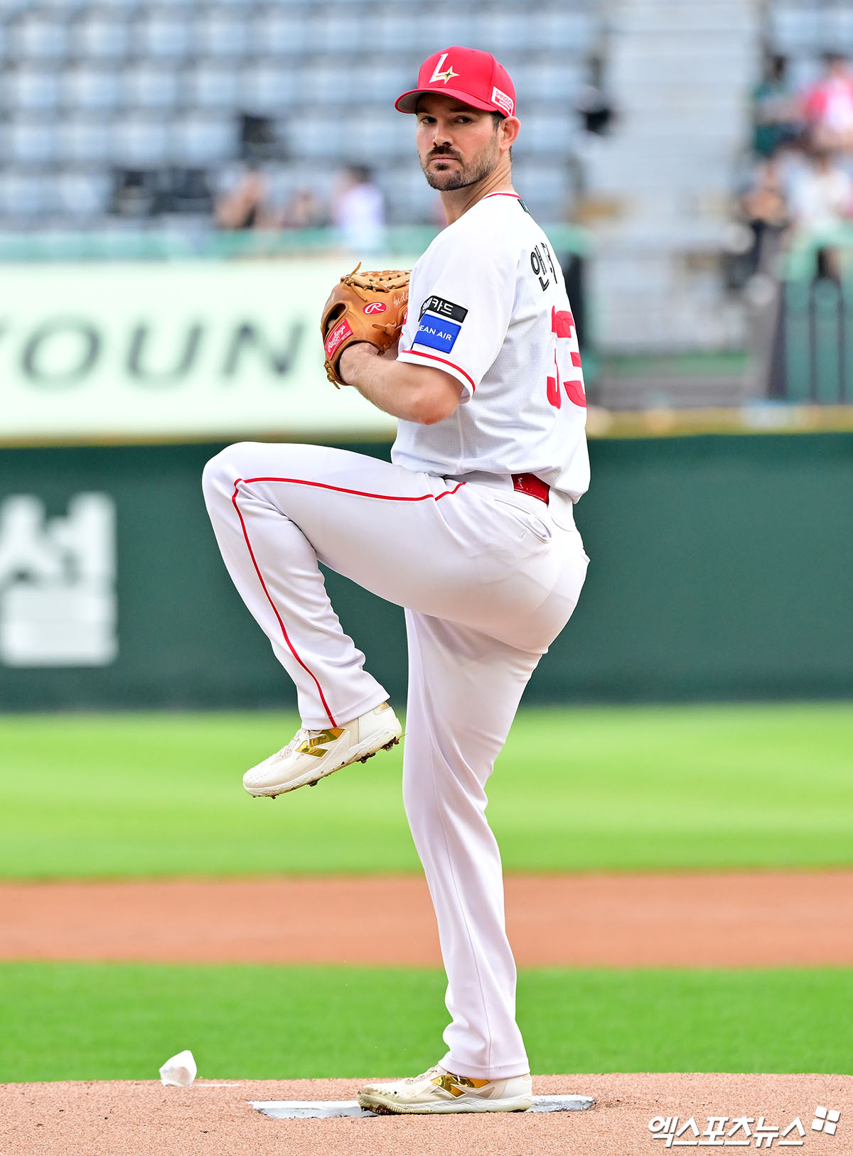SSG 랜더스 드류 앤더슨이 6일 인천 삼성 라이온즈전에 선발 등판해 투구하고 있다. 인천, 김한준 기자