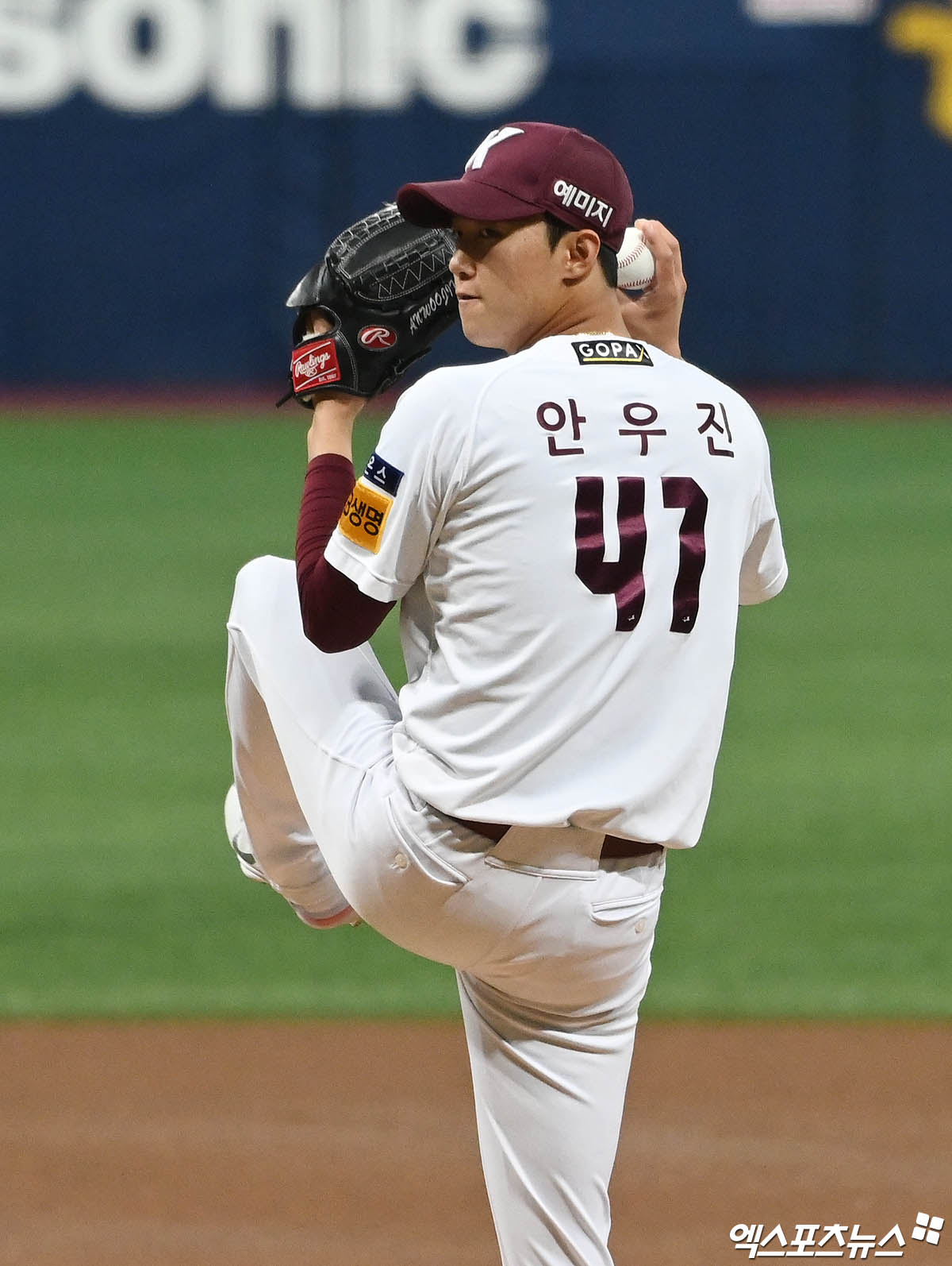 키움 히어로즈 에이스 안우진이 7일 오후 서울 세종스포츠정형외과에서 관절경을 통한 우측 어깨 오훼인대 재건술을 진행했다. 향후 회복 기간을 거쳐 재활에 돌입할 예정이다. 사진 엑스포츠뉴스 DB