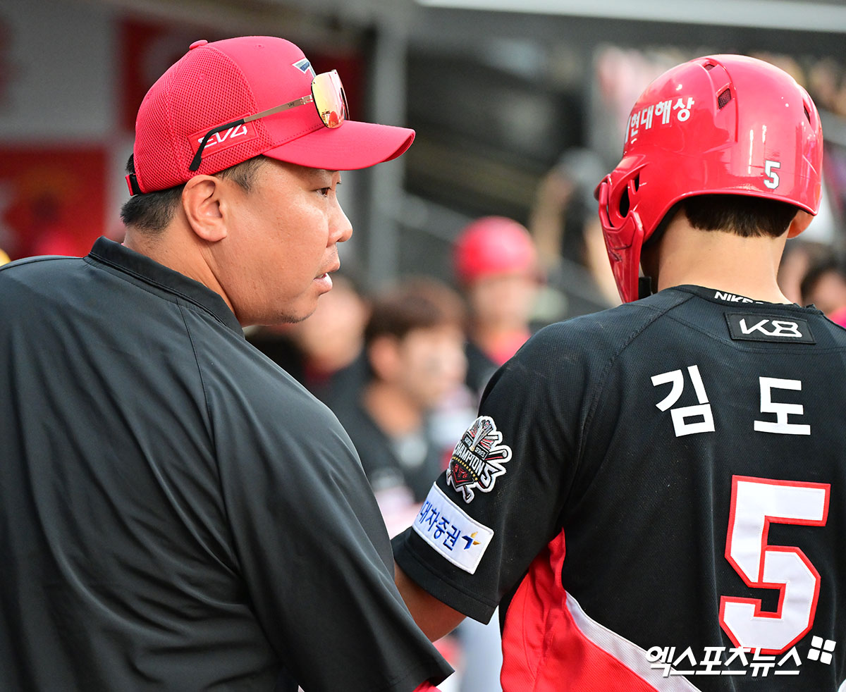 KIA 타이거즈 내야수 김도영이 병원 검진에서 햄스트링 근육 손상 소견을 받았다. KIA 구단은 8일 '김도영이 오늘 창원 소재 청아병원에서 MRI 검진(선한병원 등 크로스 체크)을 받았다. 검진 결과 좌측 햄스트링 근육 손상 소견을 받았다'고 밝혔다. 이어 '현재 부종이 있어 2~3주 뒤 재검진을 통해 정확한 부상 정도를 확인할 수 있다는 소견이 나왔다'고 덧붙였다. 엑스포츠뉴스DB