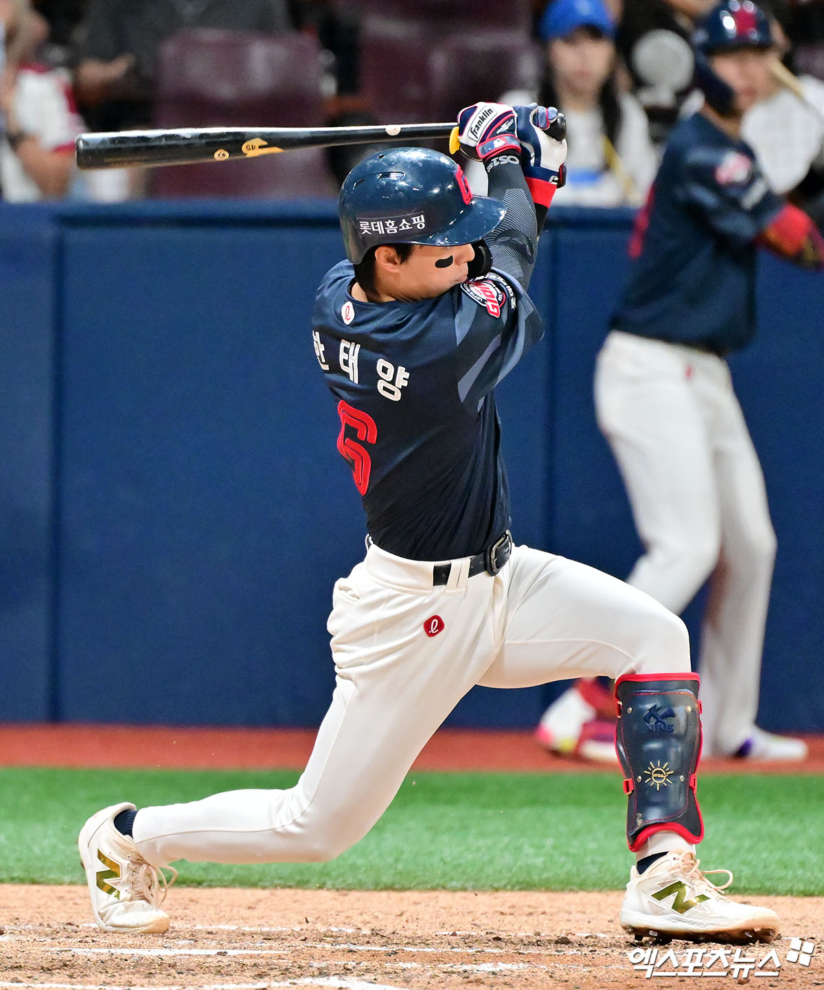 2일 오후 서울 구로구 고척스카이돔에서 열린 '2025 신한 SOL Bank KBO리그' 롯데 자이언츠와 키움 히어로즈의 경기, 6회초 롯데 한태양이 좌전안타를 날리고 있다. 엑스포츠뉴스 DB
