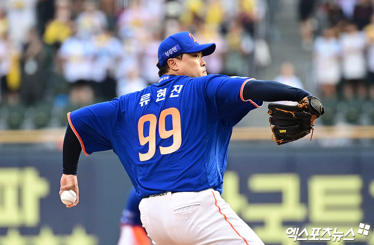 8일 오후 서울 송파구 잠실야구장에서 열린 '2025 신한 SOL Bank KBO리그' 한화 이글스와 LG 트윈스의 경기, 1회말 한화 선발투수 류현진이 역투하고 있다. 엑스포츠뉴스 잠실, 박지영 기자