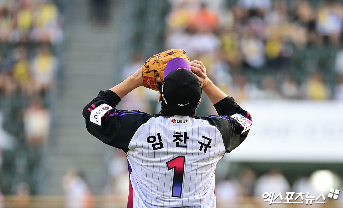 8일 오후 서울 송파구 잠실야구장에서 열린 '2025 신한 SOL Bank KBO리그' 한화 이글스와 LG 트윈스의 경기, 1회초 LG 선발투수 임찬규가 피칭을 준비하고 있다. 엑스포츠뉴스 잠실, 박지영 기자