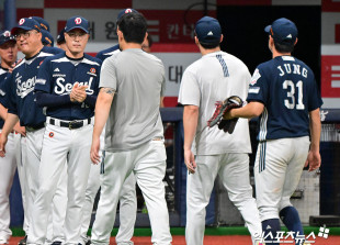 조성환 감독대행 ‘선수들에게 보내는 박수’[포토]
