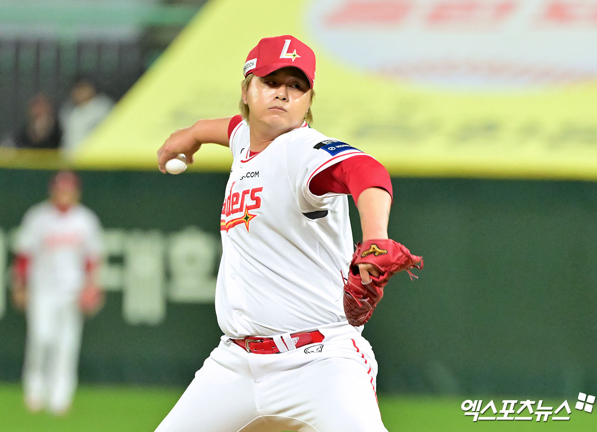 17일 오후 인천SSG랜더스필드에서 열린 '2025 신한 SOL Bank KBO리그' 한화 이글스와 SSG 랜더스의 경기, 6회초 SSG 김민이 공을 힘차게 던지고 있다. 엑스포츠뉴스 DB