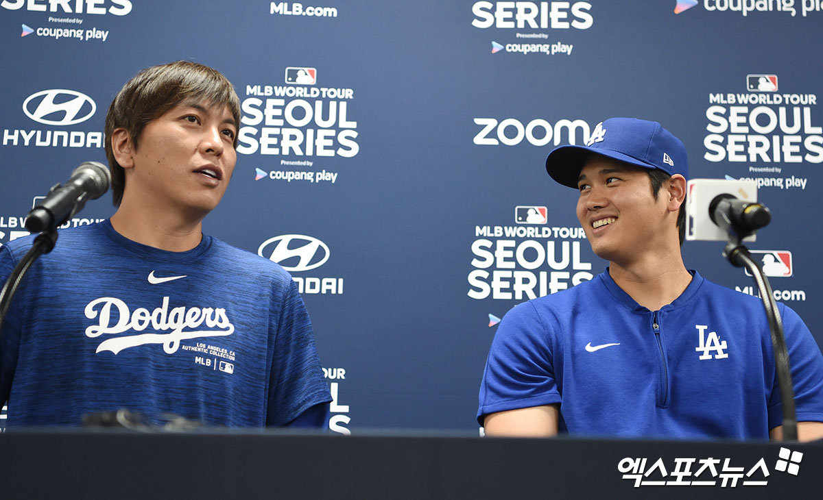 지난 2024년 3월 오타니 쇼헤이의 개인 통역 자격으로 서울 고척스카이돔을 찾았던 미즈하라 잇페이(왼쪽). 사진 엑스포츠뉴스 DB