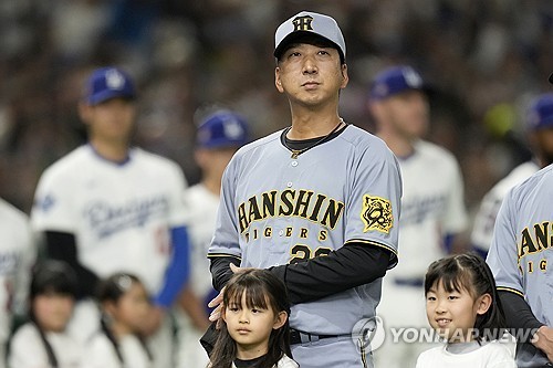 후지카와 큐지 감독이 이끄는 일본프로야구(NPB) 한신 타이거스가 지난 9일 야쿠르트 스왈로스전 승리로 올해 센트럴리그 자력 우승 확정에 유리한 고지를 점했다. 사진 연합뉴스