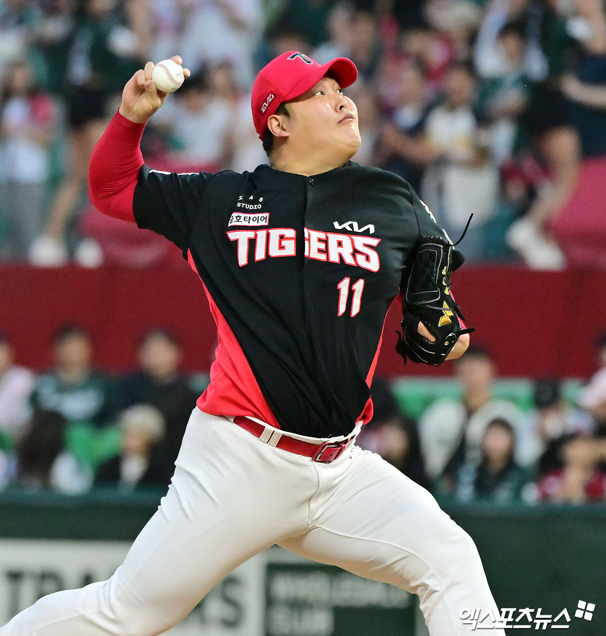 KIA 타이거즈 투수 조상우가 10일 휴식 뒤 10일 창원 NC 다이노스전을 앞두고 1군 엔트리에 복귀했다. KIA 이범호 감독은 조상우를 당장 8회 셋업맨 역할로 쓰기보다는 앞에서 먼저 기용하면서 컨디션 점검을 하겠다고 밝혔다. 엑스포츠뉴스 DB