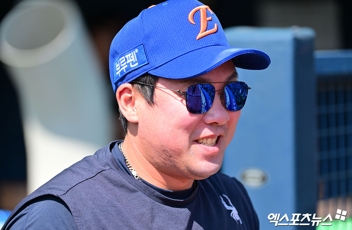 한화 이글스 안치홍이 10일 서울 잠실야구장에서 열리는 2025 신한 SOL Bank KBO리그 LG 트윈스와 원정경기에서 팀의 7번타자 겸 2루수로 선발 출전한다. 안치홍이 2루수로 선발 라인업에 이름을 올린 건 진난 4월 24일 롯데 자이언츠전 이후 108일 만이다. 엑스포츠뉴스 잠실, 김한준 기자