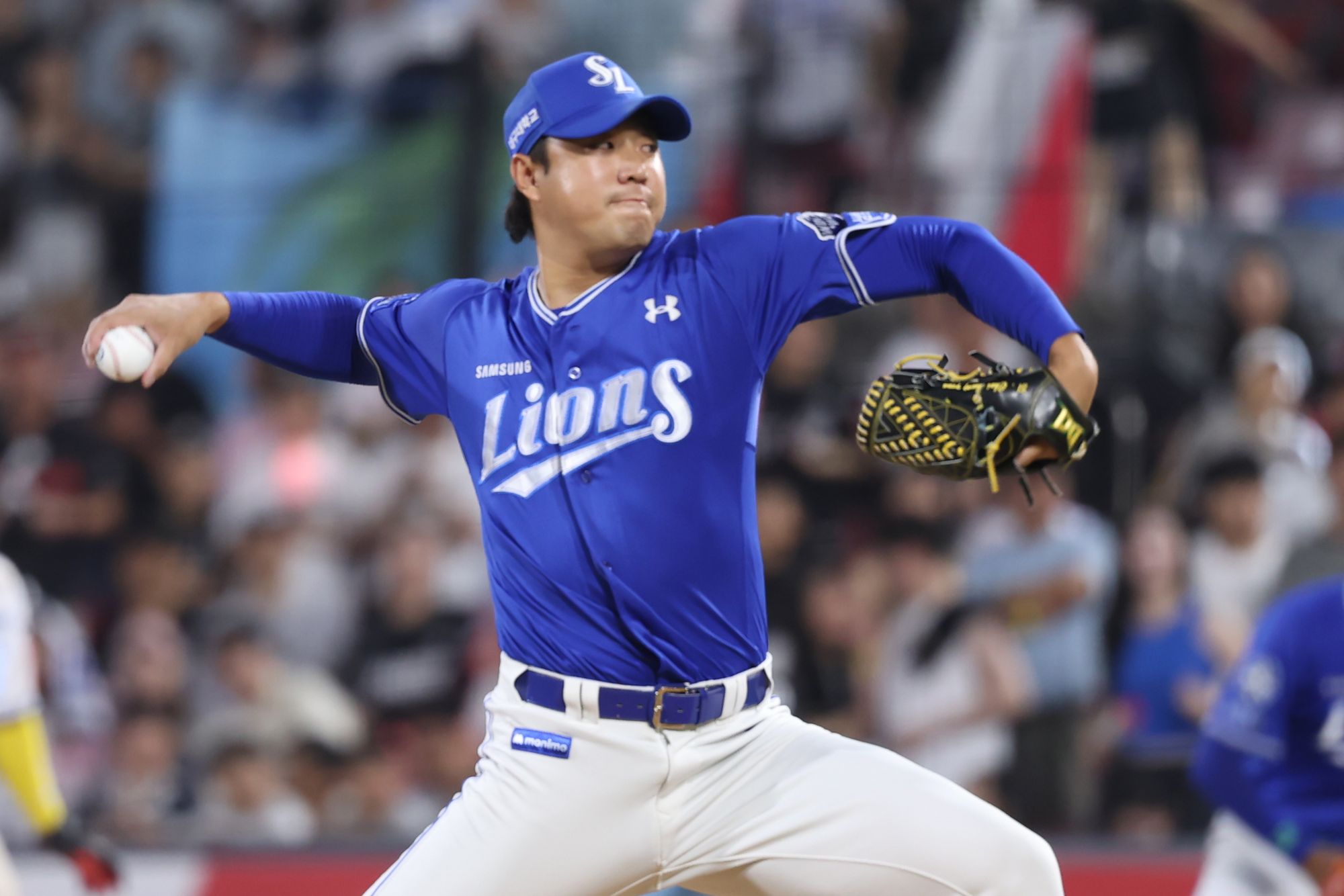 삼성 라이온즈 투수 최충연이 지난 9일 수원 KT 위즈전에 구원 등판해 역투하고 있다. 삼성 라이온즈