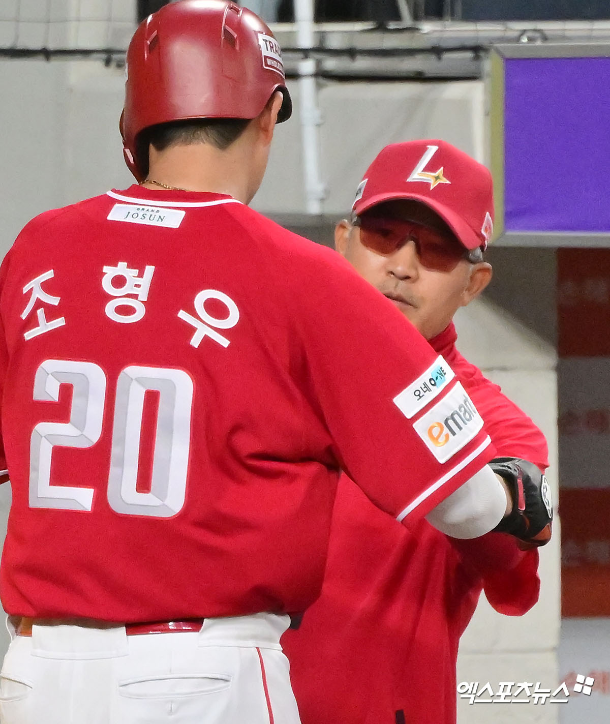 17일 오후 대전 한화생명 볼파크에서 열린 '2025 신한 SOL Bank KBO리그' SSG 랜더스와 한화 이글스의 더블헤더 2차전 경기, 5회초 1사 2,3루 SSG 조형우가 최정의 1타점 희생플라이때 득점에 성공하고 있다. 엑스포츠뉴스 DB