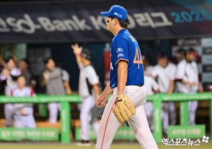 김서현 ‘2아웃 잡고 2실점’[포토]