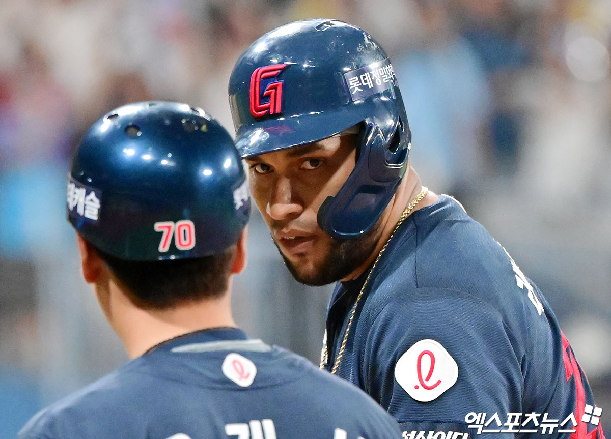 22일 오후 서울 구로구 고척스카이돔에서 열린 '2025 신한 SOL Bank KBO리그' 롯데 자이언츠와 키움 히어로즈의 경기, 5회초 2사 2,3루 롯데 레이예스가 2타점 적시타를 날리고 있다. 엑스포츠뉴스 DB