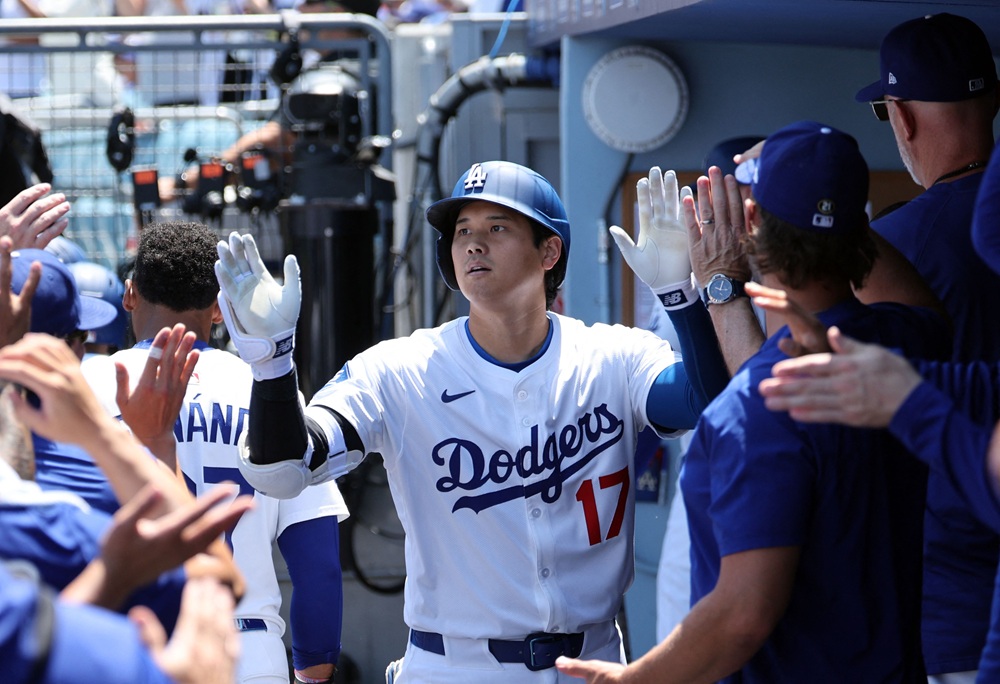 미국 메이저리그 LA 다저스의 오타니 쇼헤이가 11일(한국시간) 미국 캘리포니아주 로스앤젤레스의 다저스타디움에서 열린 2025 메이저리그 토론토 블루제이스와의 홈 경기에서 시즌 41호 홈런을 기록했다. 사진 연합뉴스