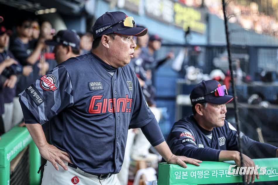김태형 감독이 이끄는 롯데 자이언츠가 타선 침체 여파 속에 2025시즌 8월 8경기 3승5패로 승수 쌓기에 어려움을 겪고 있다. 사진 롯데 자이언츠