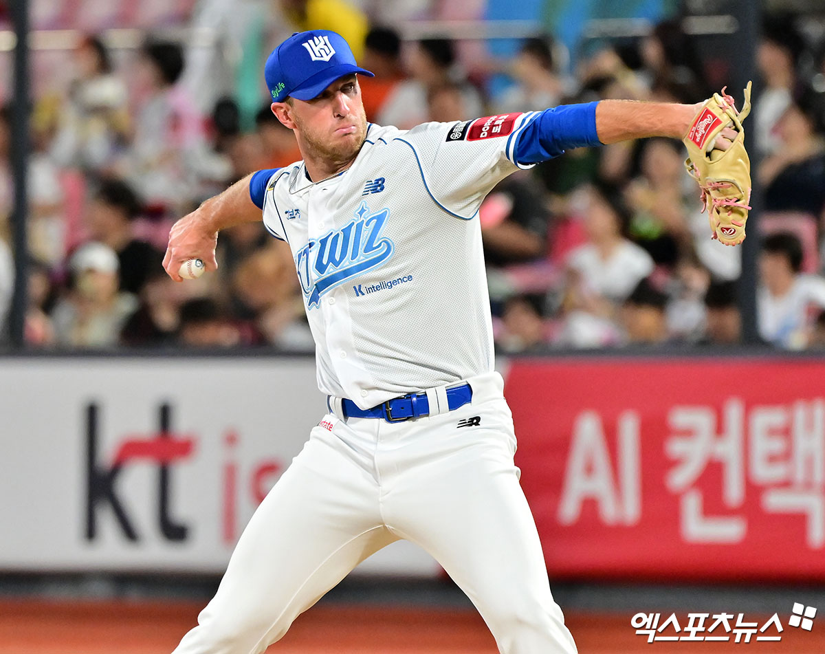 KT 위즈 선발투수 패트릭 머피가 올해 정규시즌 경기에 등판해 역투하고 있다. 엑스포츠뉴스 DB
