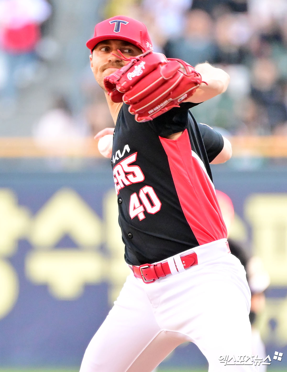 KIA 타이거즈 선발투수 제임스 네일이 올해 정규시즌 경기에 등판해 투구하고 있다. 엑스포츠뉴스 DB