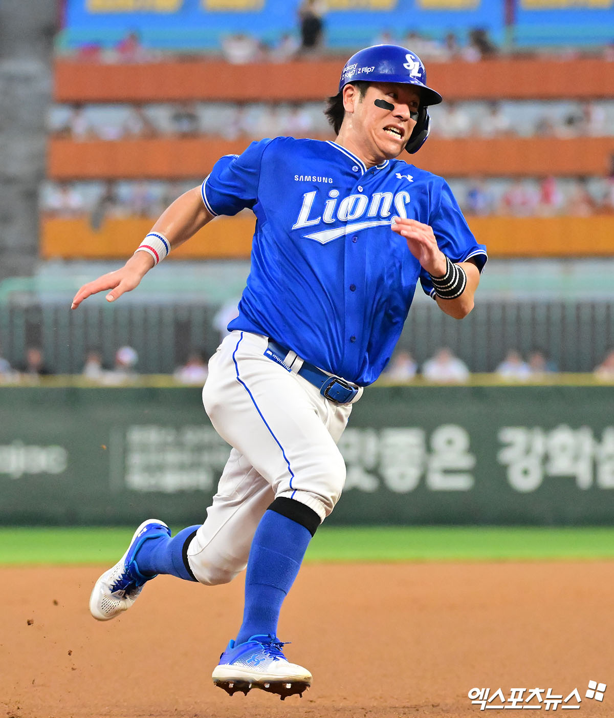 삼성 라이온즈 포수 강민호가 올해 정규시즌 경기에서 주루하고 있다. 엑스포츠뉴스 DB