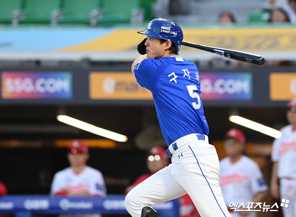 삼성 라이온즈 외야수 구자욱이 올해 정규시즌 경기에서 타격하고 있다. 엑스포츠뉴스 DB