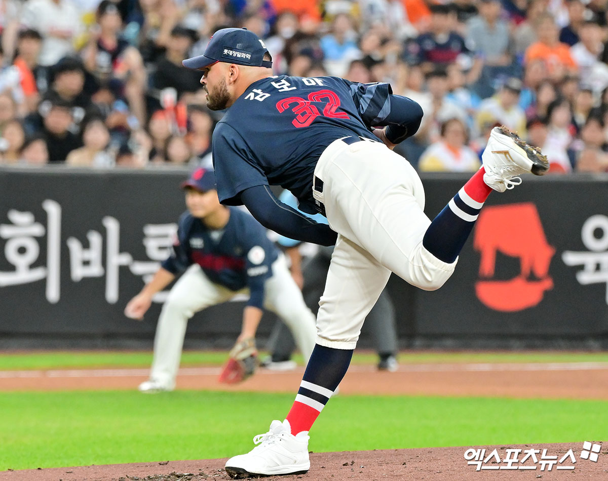 12일 오후 대전 한화생명 볼파크에서 열린 '2025 신한 SOL Bank KBO리그' 롯데 자이언츠와 한화 이글스의 경기, 1회말 롯데 선발투수 감보아가 공을 힘차게 던지고 있다. 대전, 김한준 기자