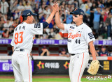 김서현 "정말 죄송합니다" 세이브에도 웃지 못한 사연…경기 직후 윤동희에게 미안함 전하다 [대전 현장]