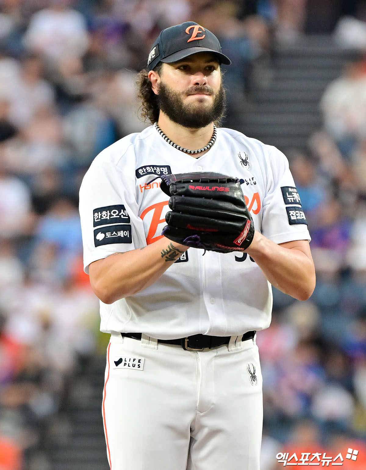 12일 오후 대전 한화생명 볼파크에서 열린 '2025 신한 SOL Bank KBO리그' 롯데 자이언츠와 한화 이글스의 경기, 1회초 한화 선발투수 폰세가 공을 힘차게 던지고 있다. 대전, 김한준 기자