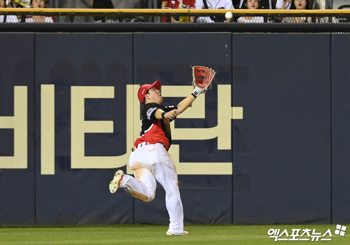 KIA 타이거즈 이창진이 정규시즌 경기에 출전해 수비하고 있다. 엑스포츠뉴스 DB