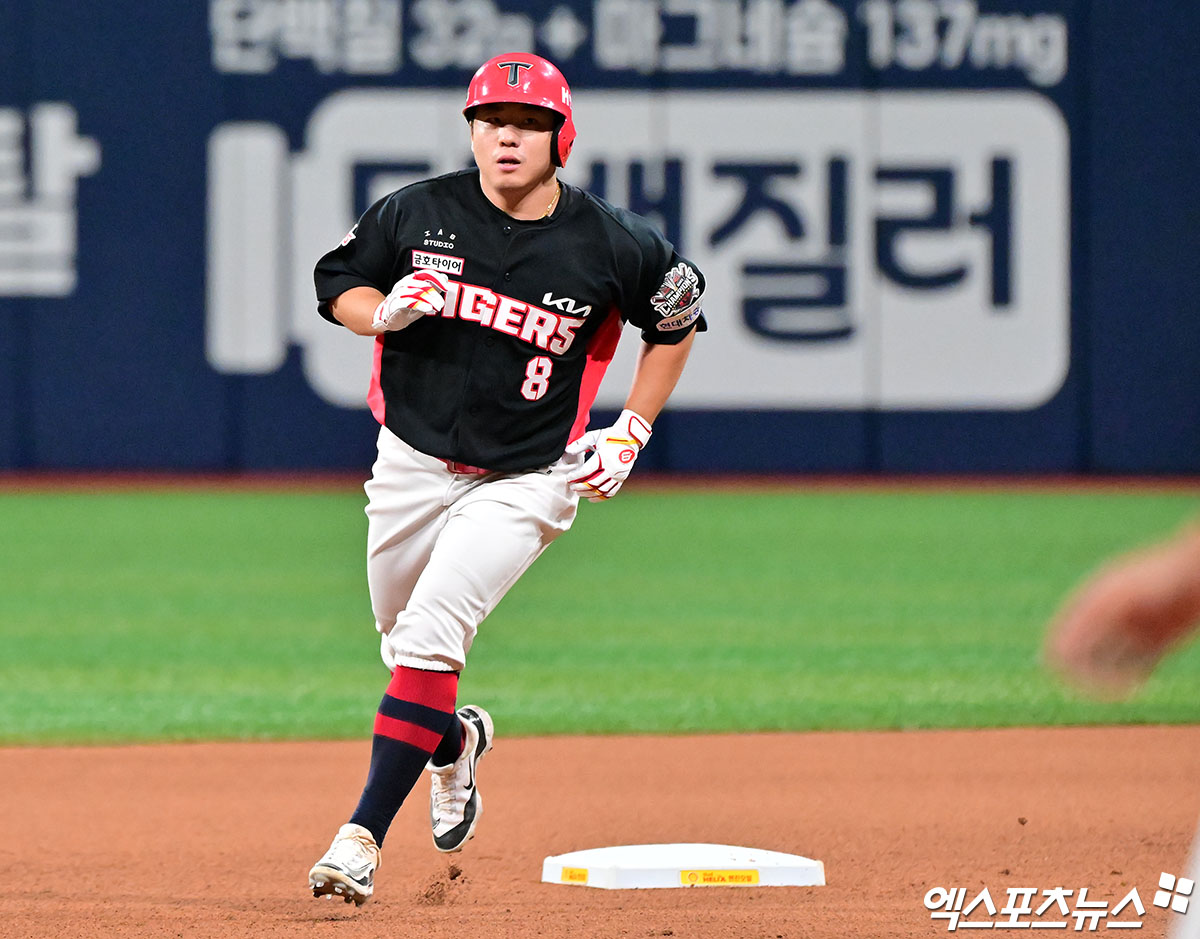 KIA 타이거즈 이창진이 정규시즌 경기에 출전해 주루하고 있다. 엑스포츠뉴스 DB
