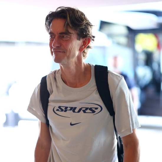 토마스 프랑크 감독이 지난 12일(한국시간) 이탈리아 우디네에 있는 스타디우 프리울리에서 진행된 PSG와 토트넘의 2025-2026시즌 UEFA 슈퍼컵 경기 전 기자회견에서 비수마가 출전 명단에 들지 않은 이유를 밝혔다.   지난 시즌 챔피언스리그 우승팀 PSG와 유로파리그 우승팀 토트넘이 맞붙는 대결에서 프랑크 감독은 비수마를 깜짝 명단 제외하는 선택을 했다. 토트넘