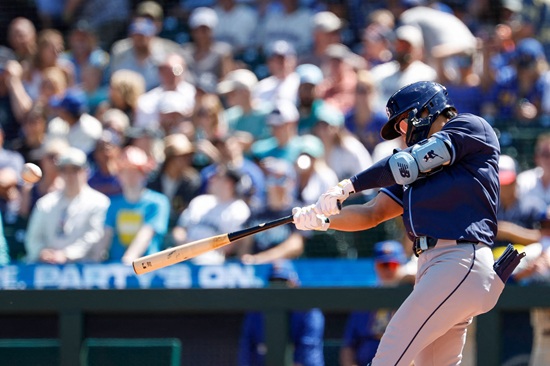 탬파베이 레이스 내야수 김하성이 13일 샌디에이고전 4타수 무안타 침묵으로 2경기 연속 안타 생산 실패와 함께 올 시즌 타율이 처음 1할대까지 추락했다. 연합뉴스