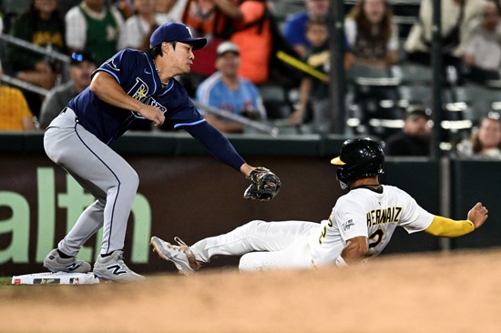 탬파베이 레이스 내야수 김하성이 13일 샌디에이고전 4타수 무안타 침묵으로 2경기 연속 안타 생산 실패와 함께 올 시즌 타율이 처음 1할대까지 추락했다. 연합뉴스