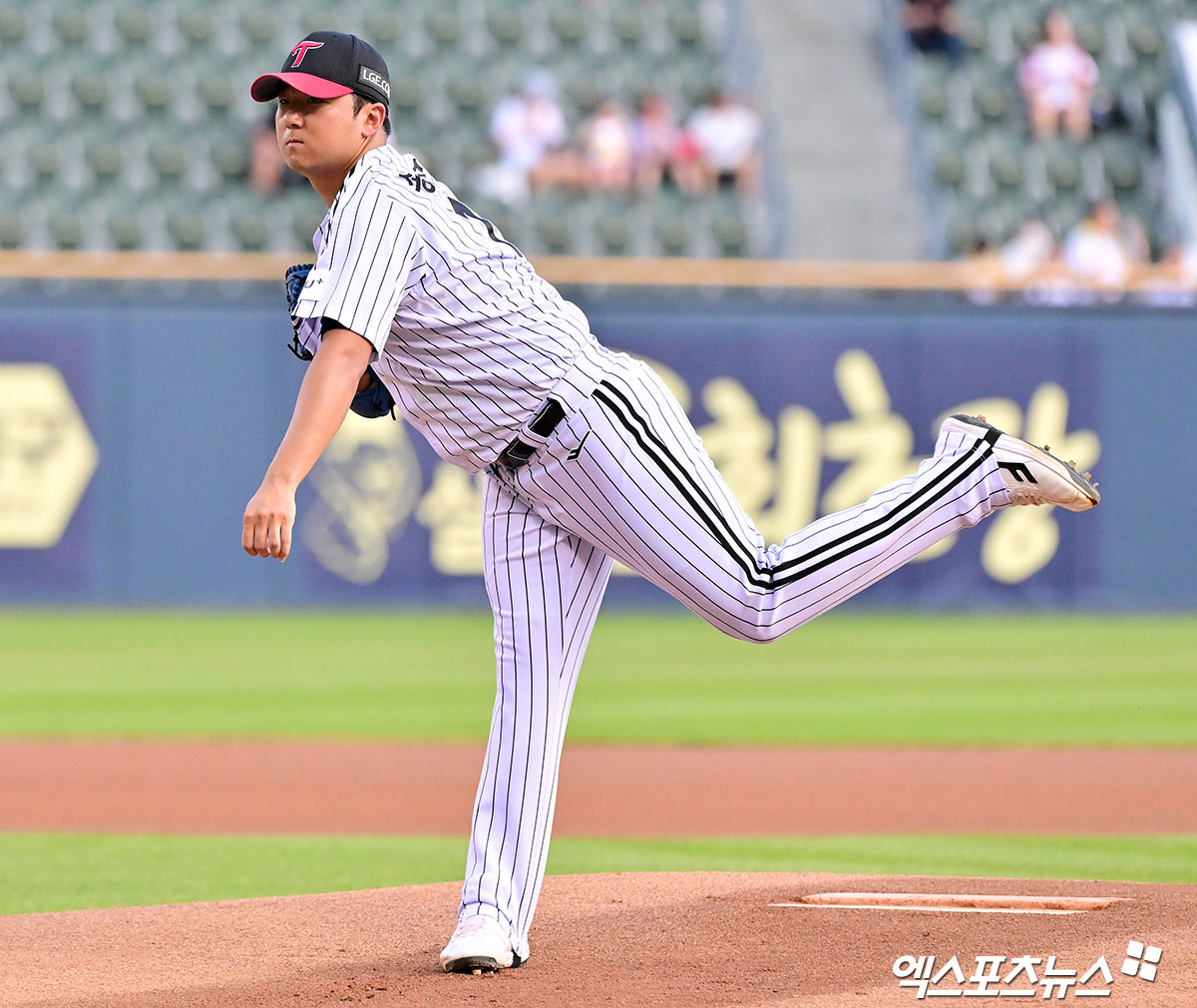 LG 트윈스 선발투수 송승기가 13일 수원 KT위즈파크에서 열리는 2025 신한 SOL 뱅크 KBO리그 KT 위즈와 원정경기에서 데뷔 첫 시즌 10승 도전에 나선다. 엑스포츠뉴스 DB