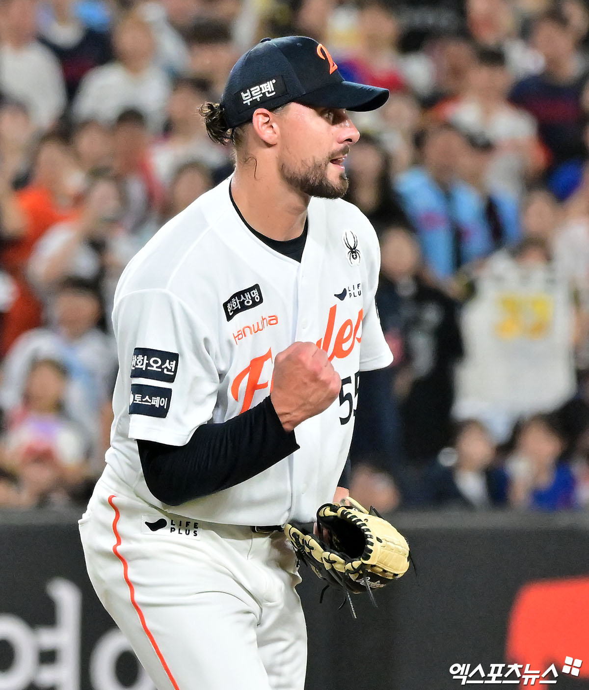 13일 오후 대전 한화생명 볼파크에서 열린 '2025 신한 SOL Bank KBO리그' 롯데 자이언츠와 한화 이글스의 경기, 4회초 수비를 마친 한화 와이스가 기뻐하고 있다. 대전, 김한준 기자