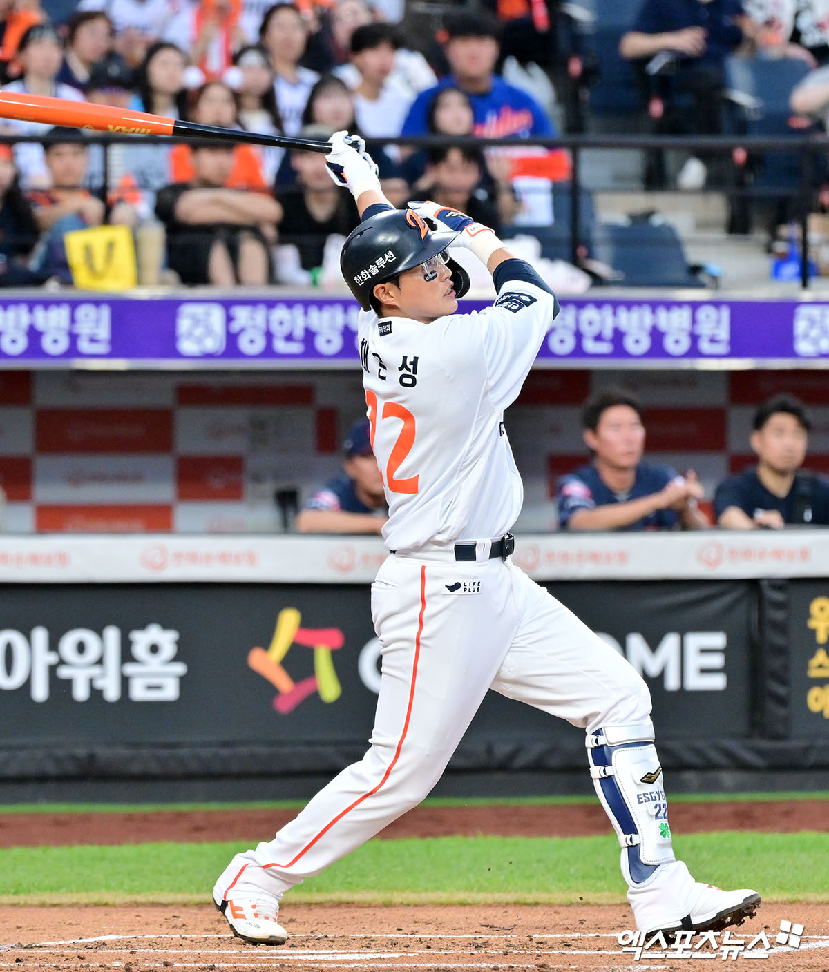 13일 오후 대전 한화생명 볼파크에서 열린 '2025 신한 SOL Bank KBO리그' 롯데 자이언츠와 한화 이글스의 경기, 2회말 무사 1루 한화 채은성이 1타점 2루타를 날리고 있다. 대전, 김한준 기자