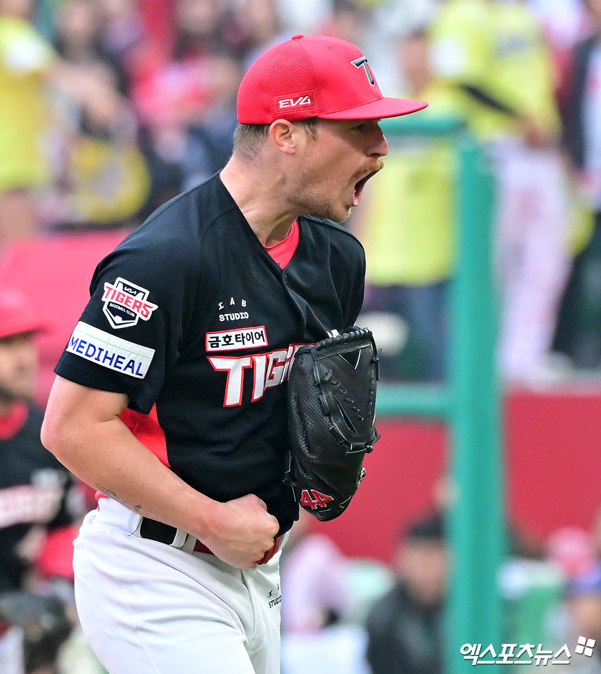 KIA 타이거즈 선발투수 애덤 올러가 올해 정규시즌 경기에서 포효하고 있다. 엑스포츠뉴스 DB