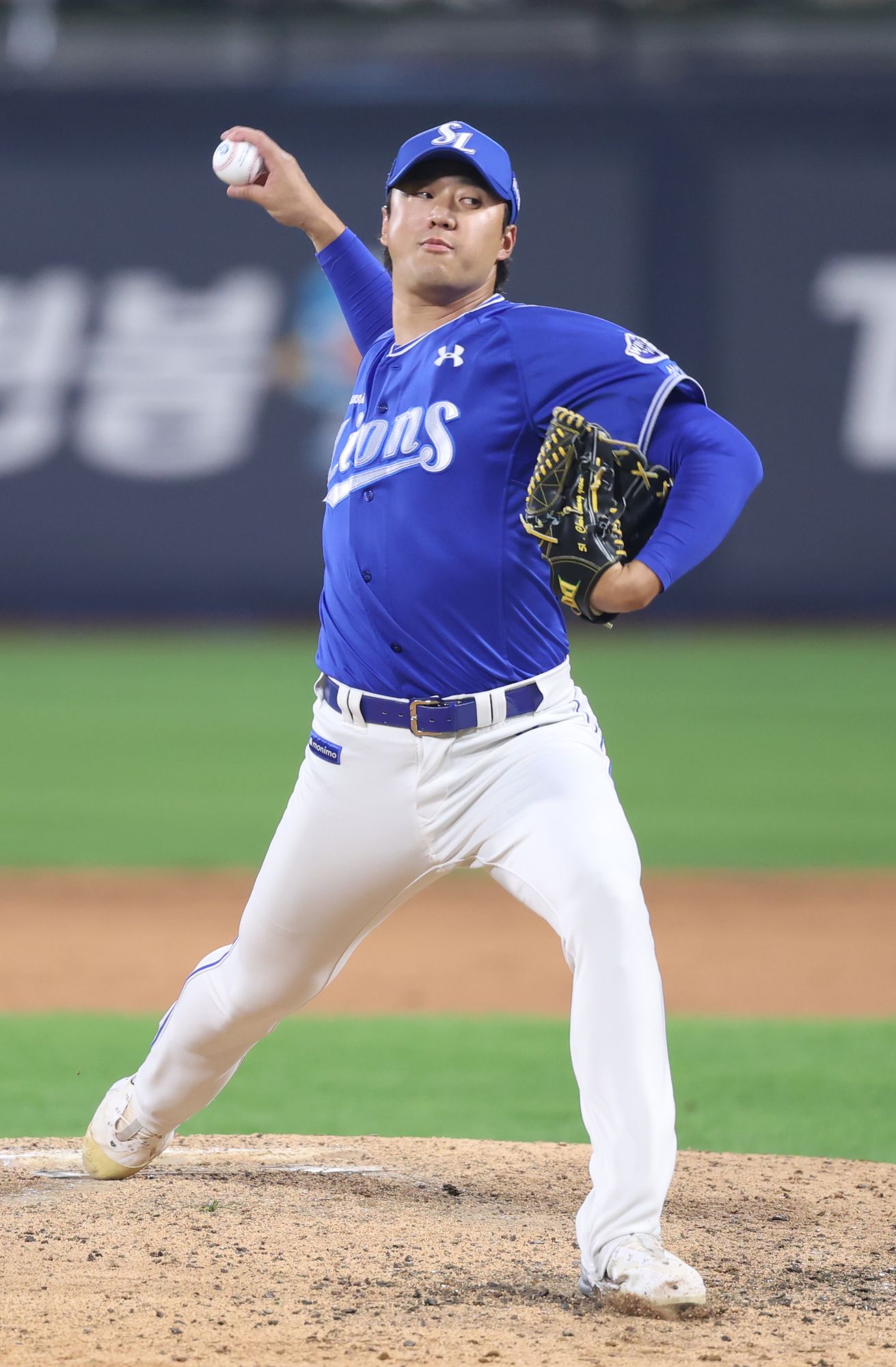 삼성 라이온즈 구원투수 최충연이 올해 정규시즌 경기에 등판해 역투하고 있다. 삼성 라이온즈