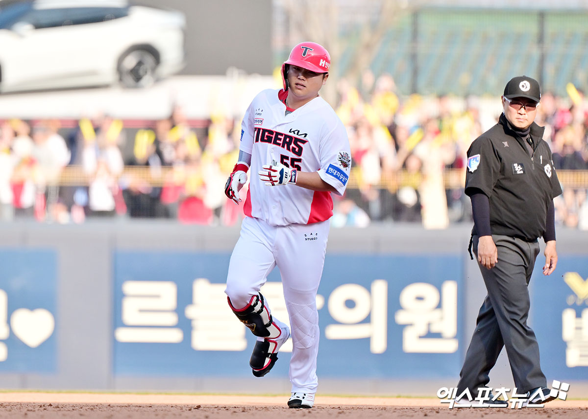 KIA 타이거즈 포수 한준수가 올해 정규시즌 경기에 출전해 홈런을 친 뒤 베이스를 돌고 있다. 엑스포츠뉴스 DB