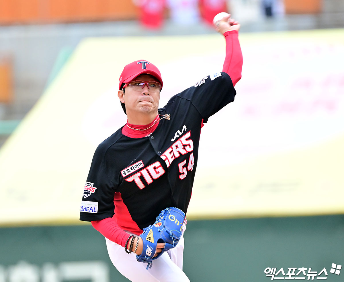 KIA 타이거즈 선발투수 양현종이 올해 정규시즌 경기에 등판해 투구하고 있다. 엑스포츠뉴스 DB
